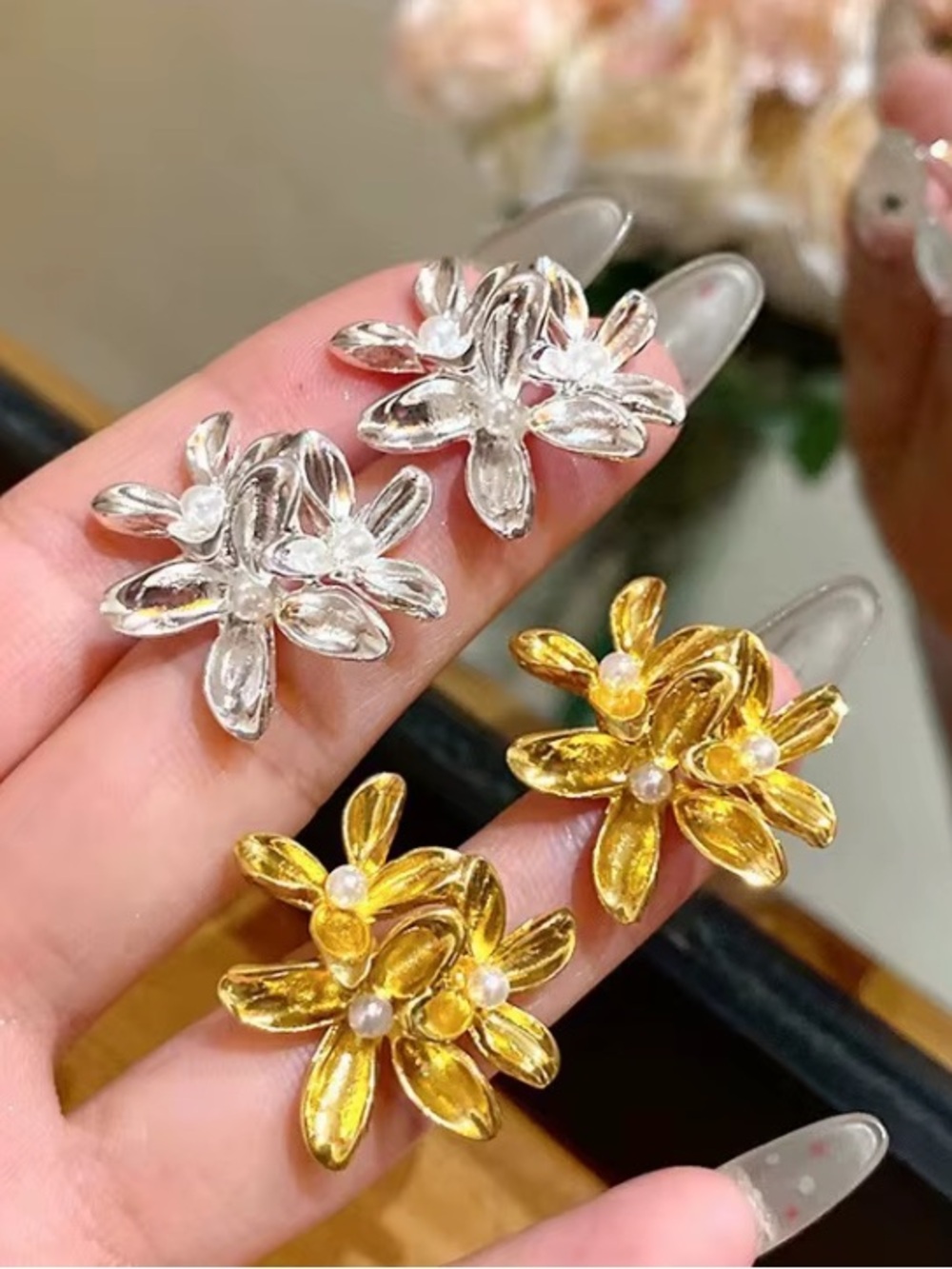 *** High Quality | Elegant Flower Cluster Stud Earrings - Gold & Silver